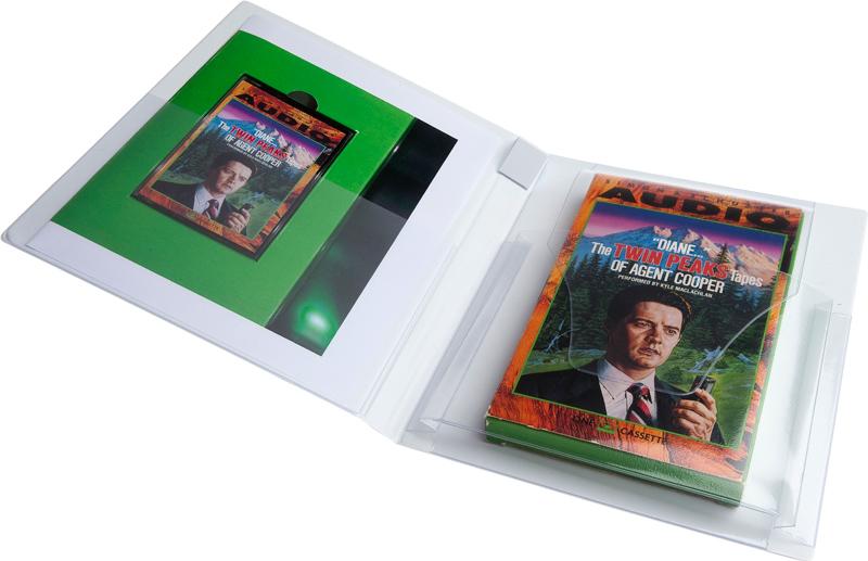 Video album with 2 pockets: 1 elastic expandable, 1 expandable with flap. WHITE / TRANSPARENT